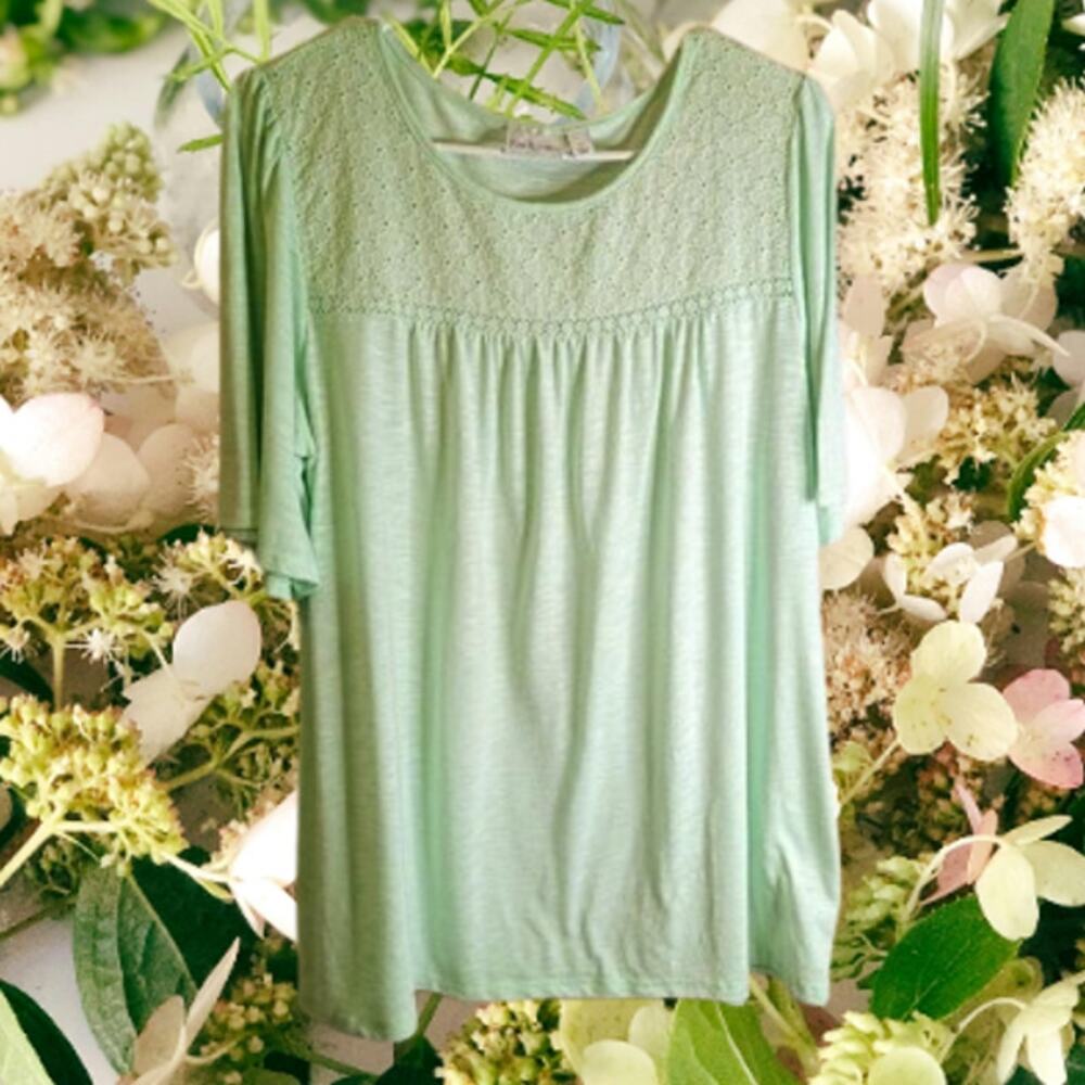 Kim Rogers large short sleeve muted green polyester blend stretch woman's top.